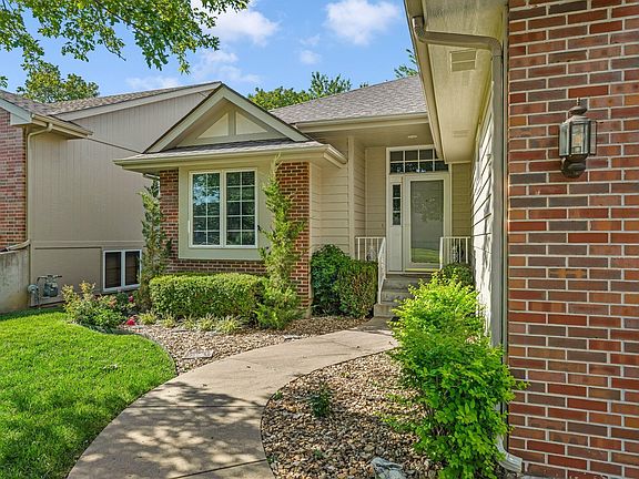 3rd image of 6400 SW Castle Ln