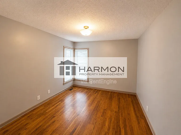2232 S Greenwood Ave — Photo 6