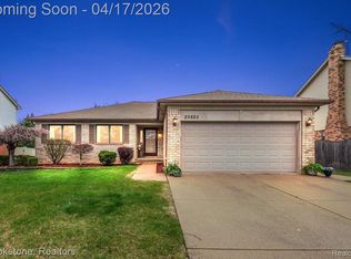 20825 Cannon Dr, Clinton Township, MI