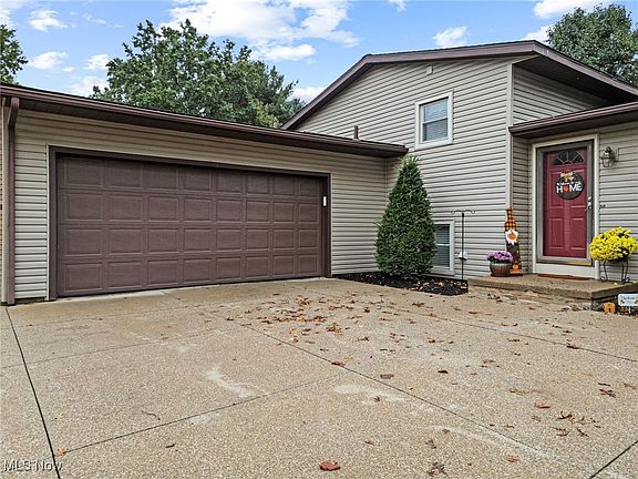 4th image of 2498 Foxfire St NW