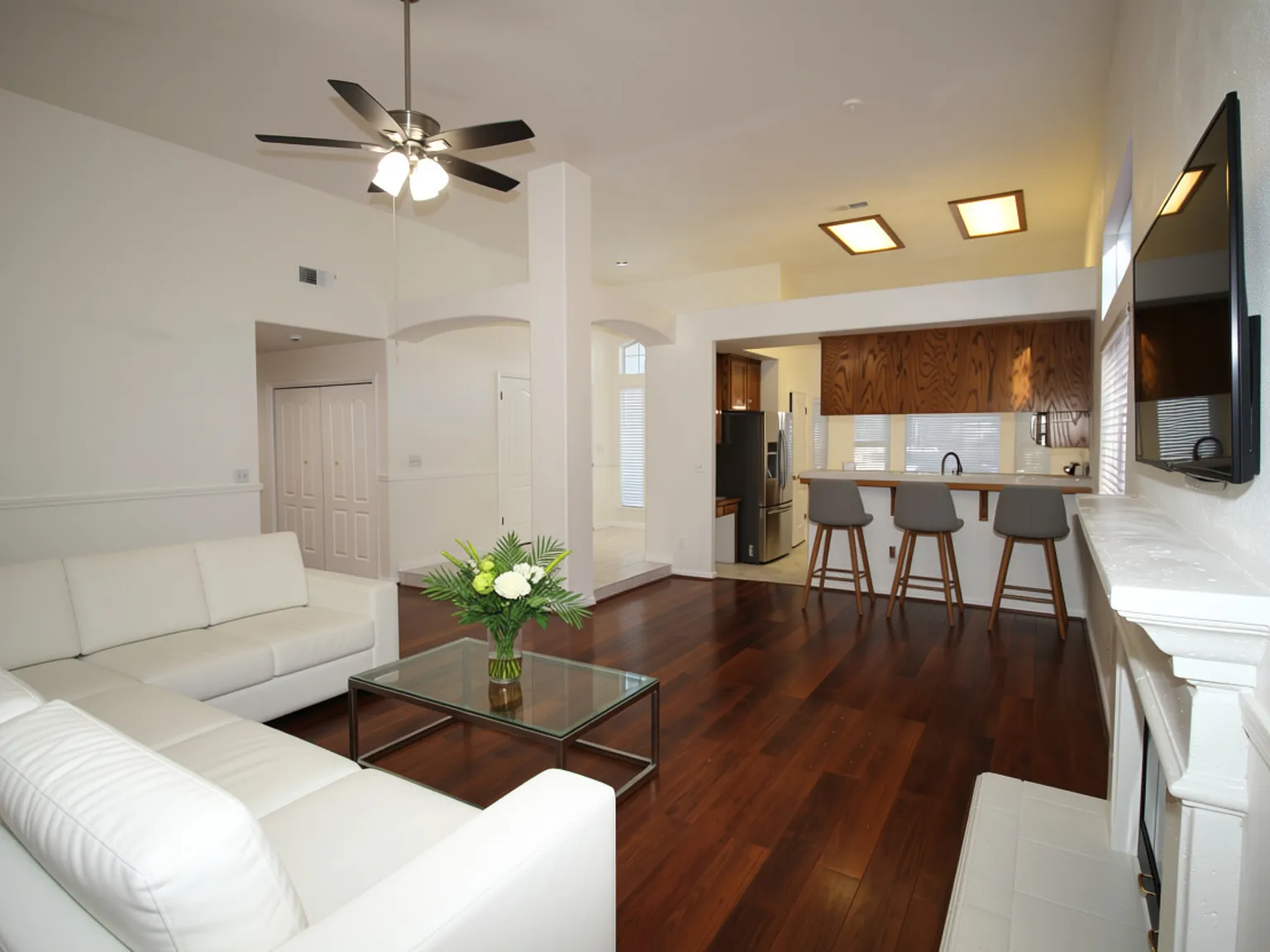 3 bed, 1613 sqft, $2,450 — Photo 3