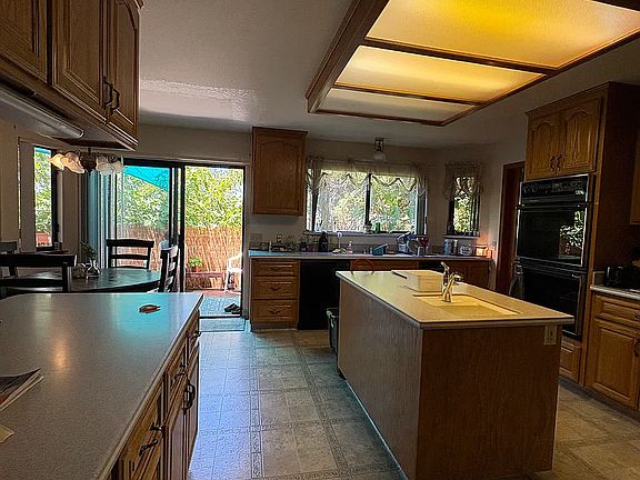 5th image of 22796 Templeton St