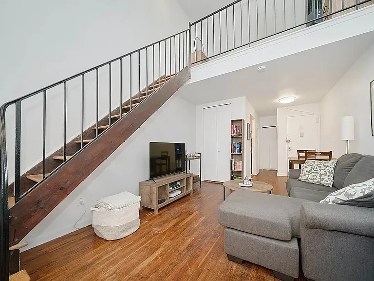 131 E 17th St #14 — Photo 2