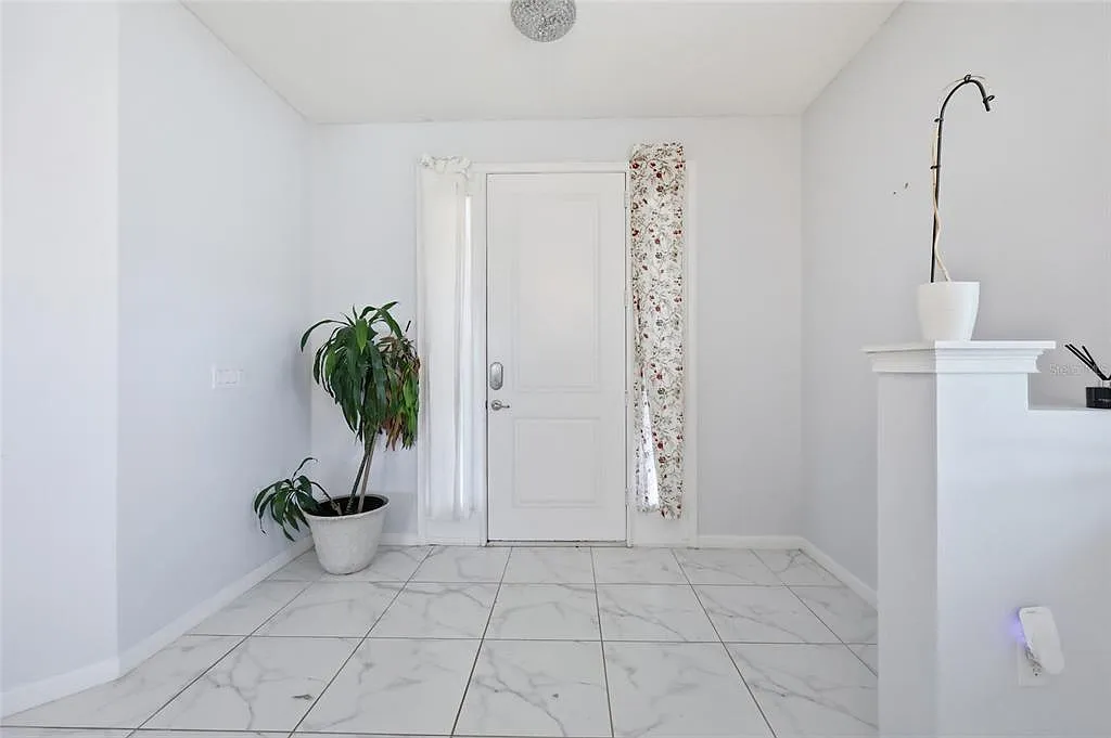 4 bed, 2.5 bath, 2379 sqft, $3,250 — Photo 4