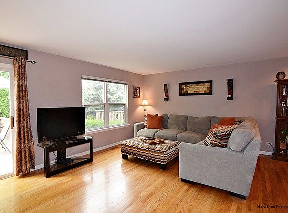 3rd image of 3315 Renard Ln