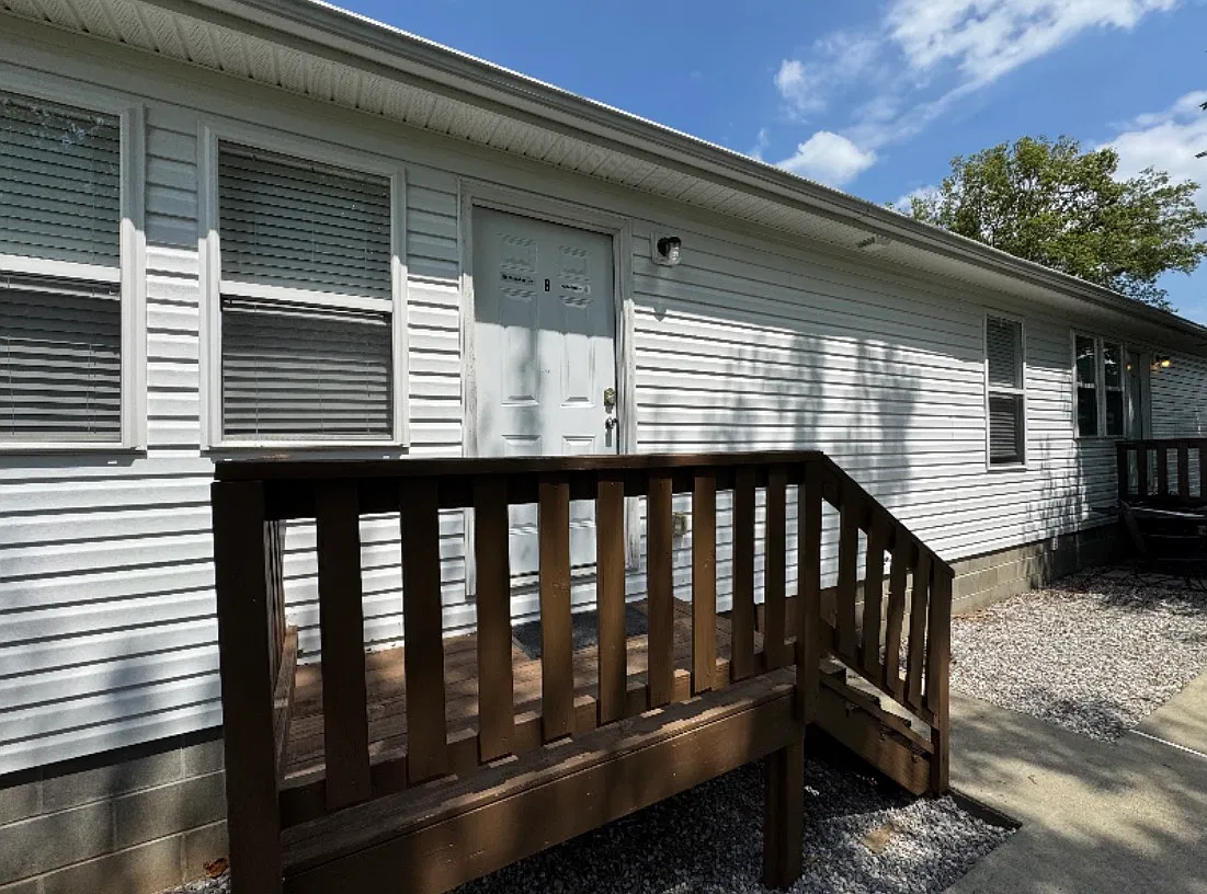 2 bed, 700 sqft, $900 — Photo 2