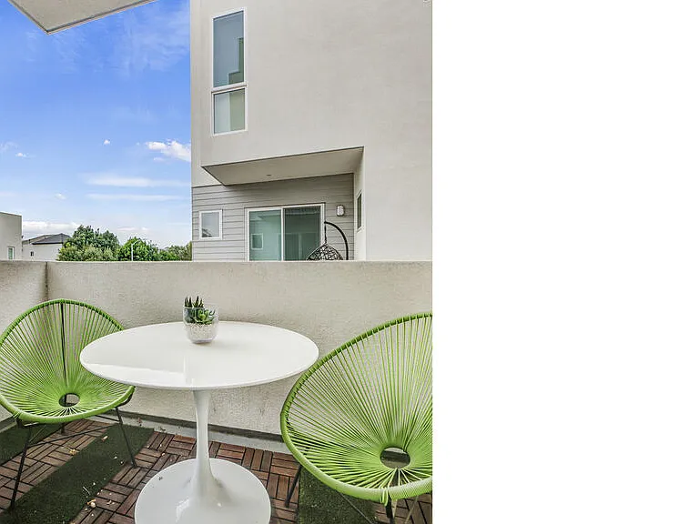 10907 Otsego St — Photo 9