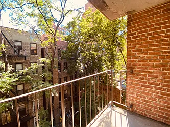 Rented by Metropolis Real Estate of Manhattan