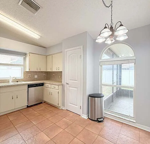 1118 Hardwood Dr — Photo 12