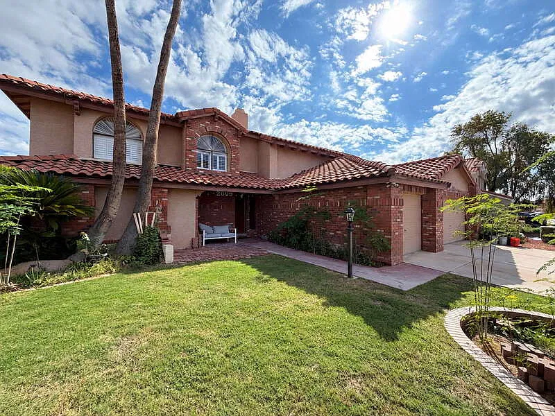 2609 W Upland Dr