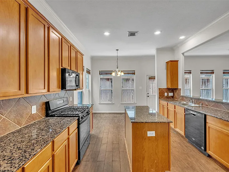 2614 Shady Acres Ct — Photo 9