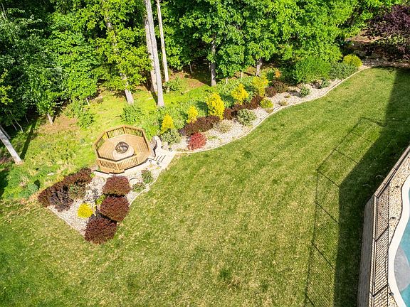 5th image of 1316 Silver Creek Dr