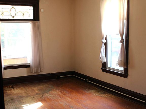 4th image of 3430 10th Ave S