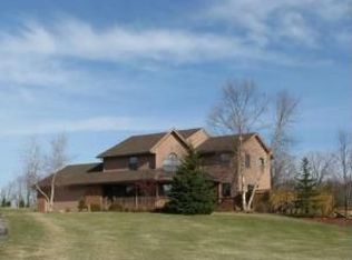 6222 Hilldale Dr, Hartford, WI 53027