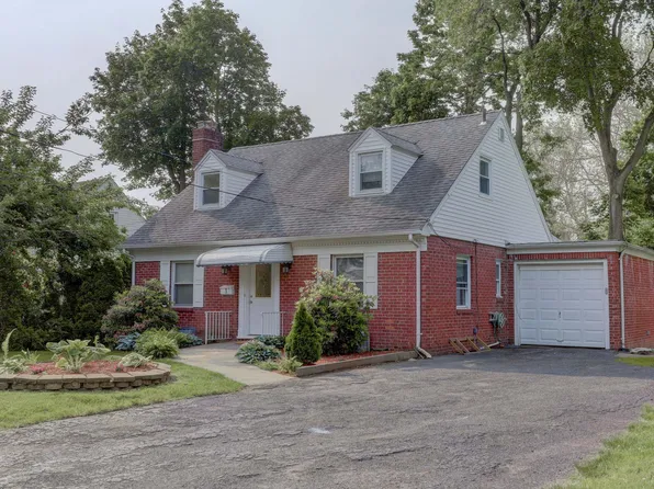 1 Ramsey Ter, Fair Lawn, NJ 07410