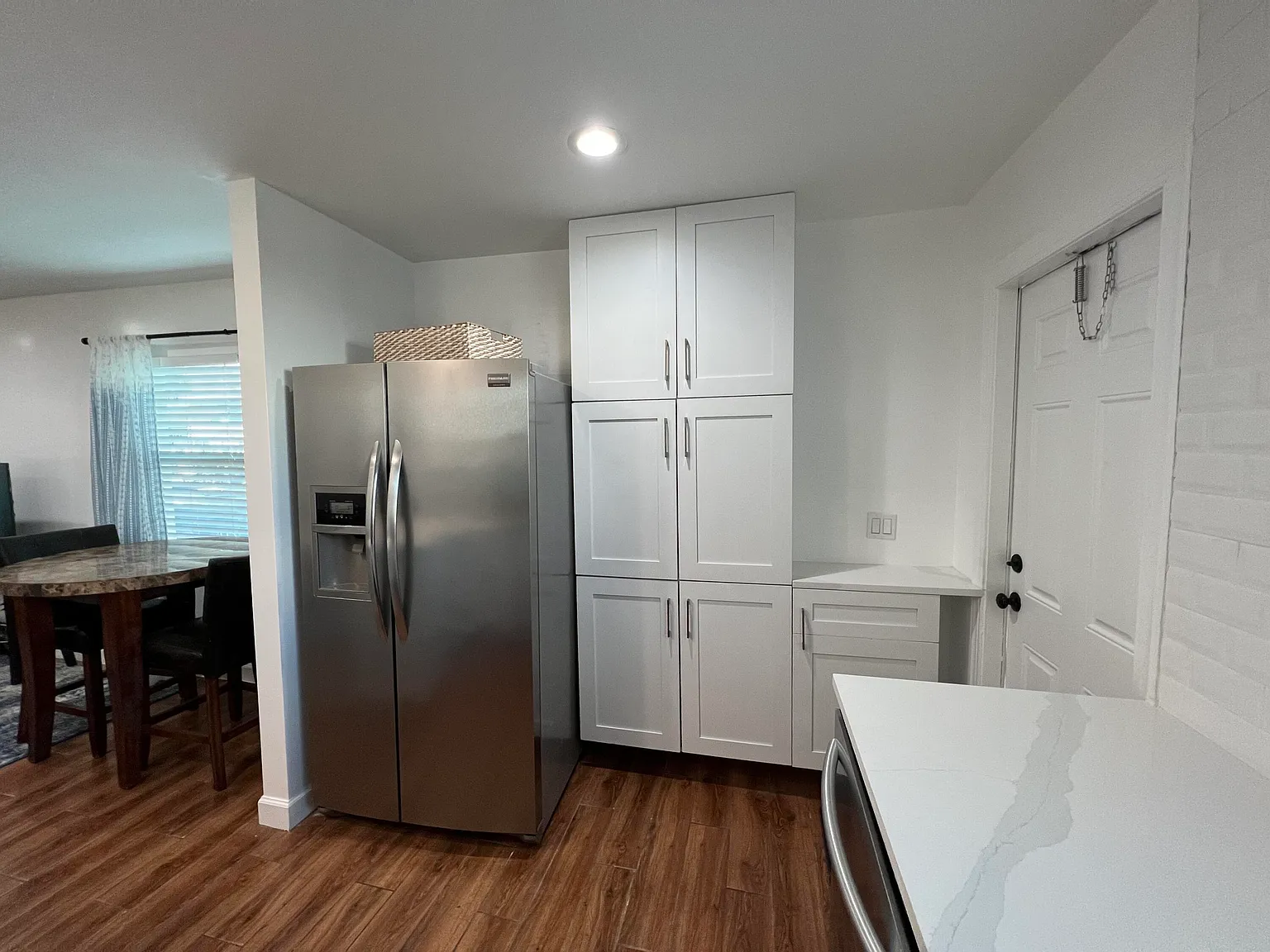 3 bed, 1.0 bath, 848 sqft, $3,250 — Photo 3