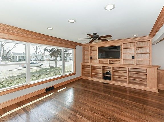 3rd image of 124 N Hale Ave