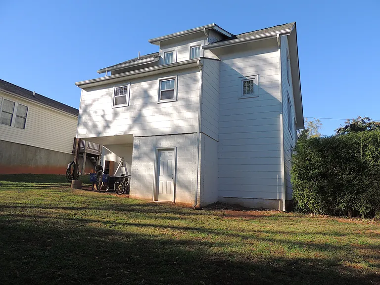 221 Warren Ave — Photo 29