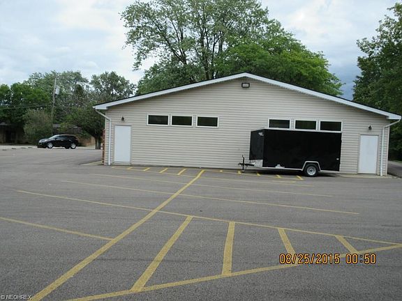 4th image of 4237 Manhattan Ave