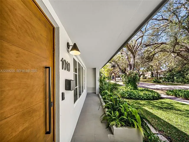 1010 Placetas Ave — Photo 13