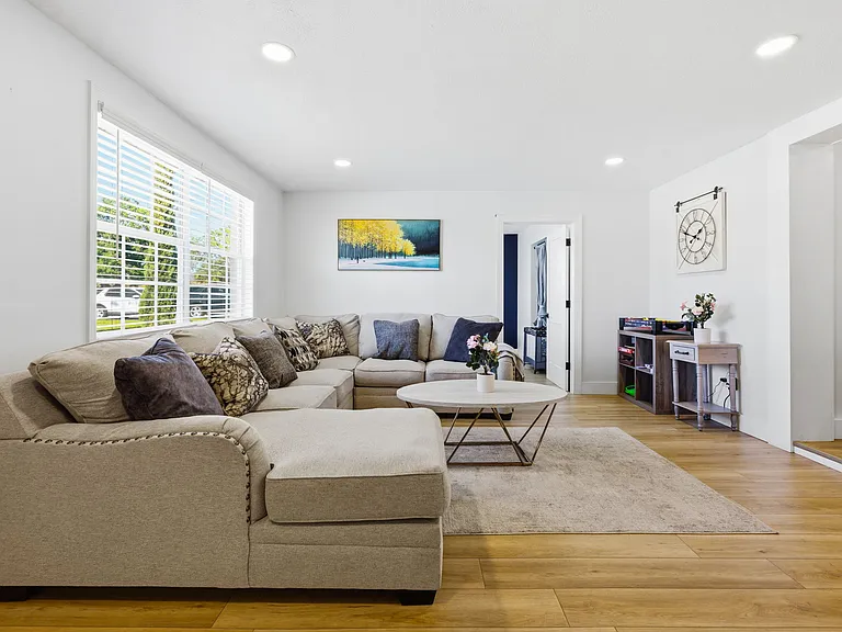 4310 W Carmen St — Photo 16