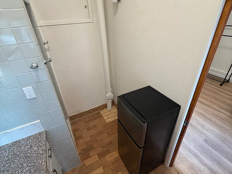 1525 Powell St — Photo 15