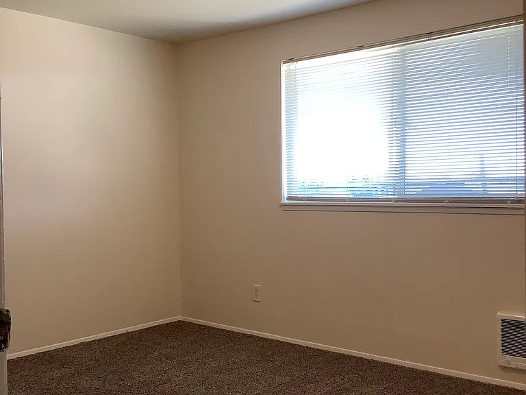 1054 Callahan Dr — Photo 20
