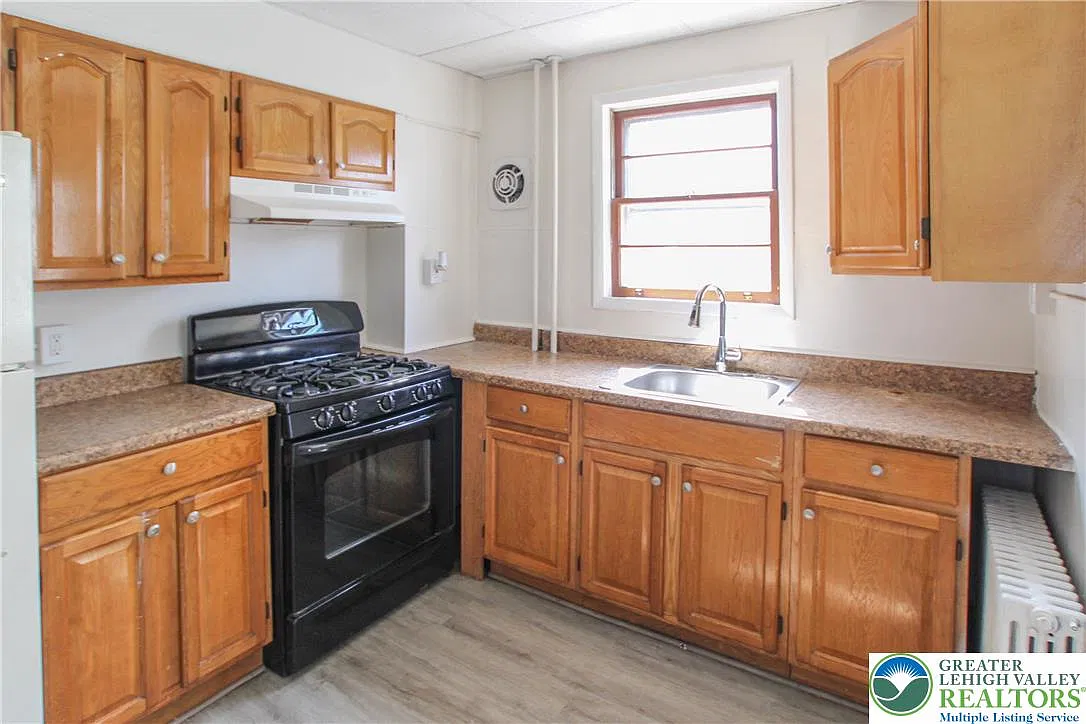 3 bed, 1200 sqft, $1,650 — Photo 3