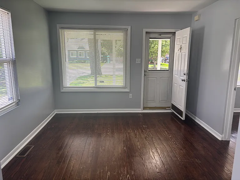 22441 Ridgeway St — Photo 12