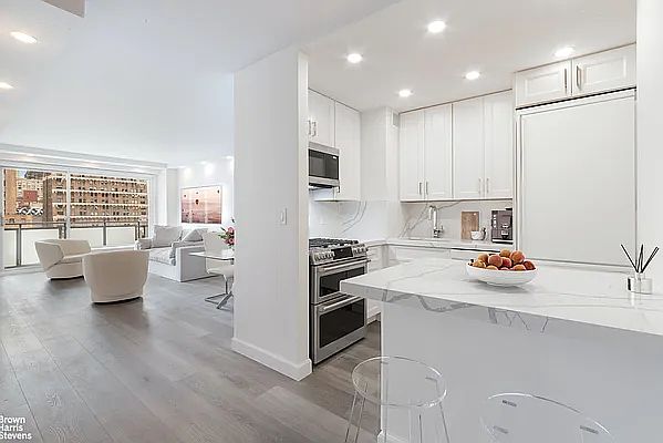 1st image of 300 E 40th St APT 21W
