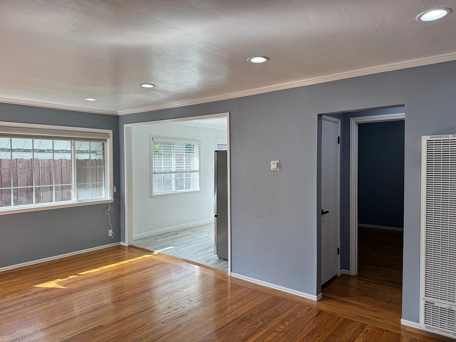 2 bed, 900 sqft, $3,950 — Photo 2