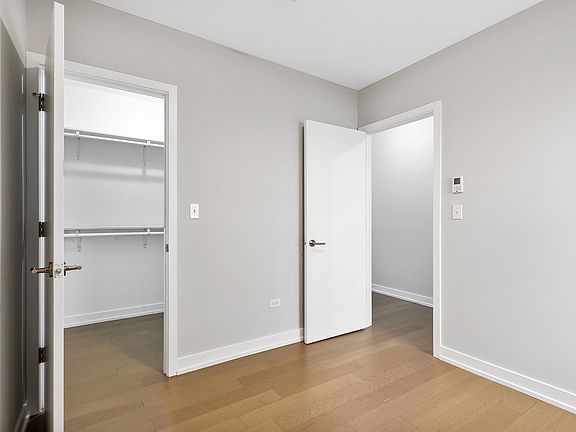 5th image of 6019 N Winthrop Ave #215