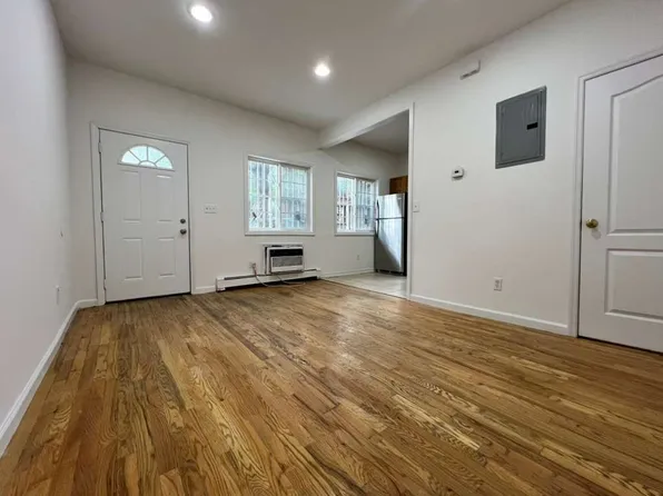 12 Macon Street image 1 of 7