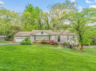 5525 Crestwood Dr, Knoxville, TN 37914
