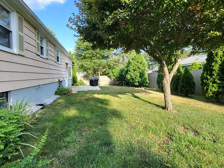 47 Bourne Ave — Photo 14