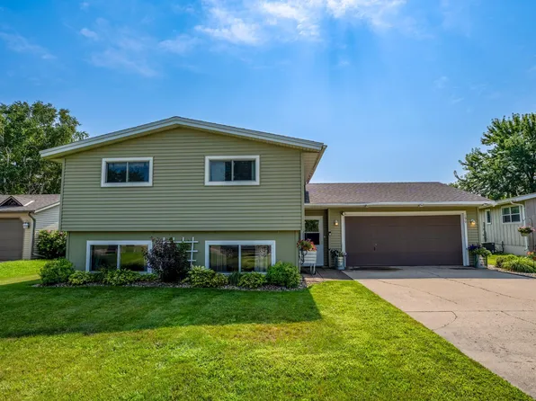 199 Hillcrest Ave, Spicer, MN 56288