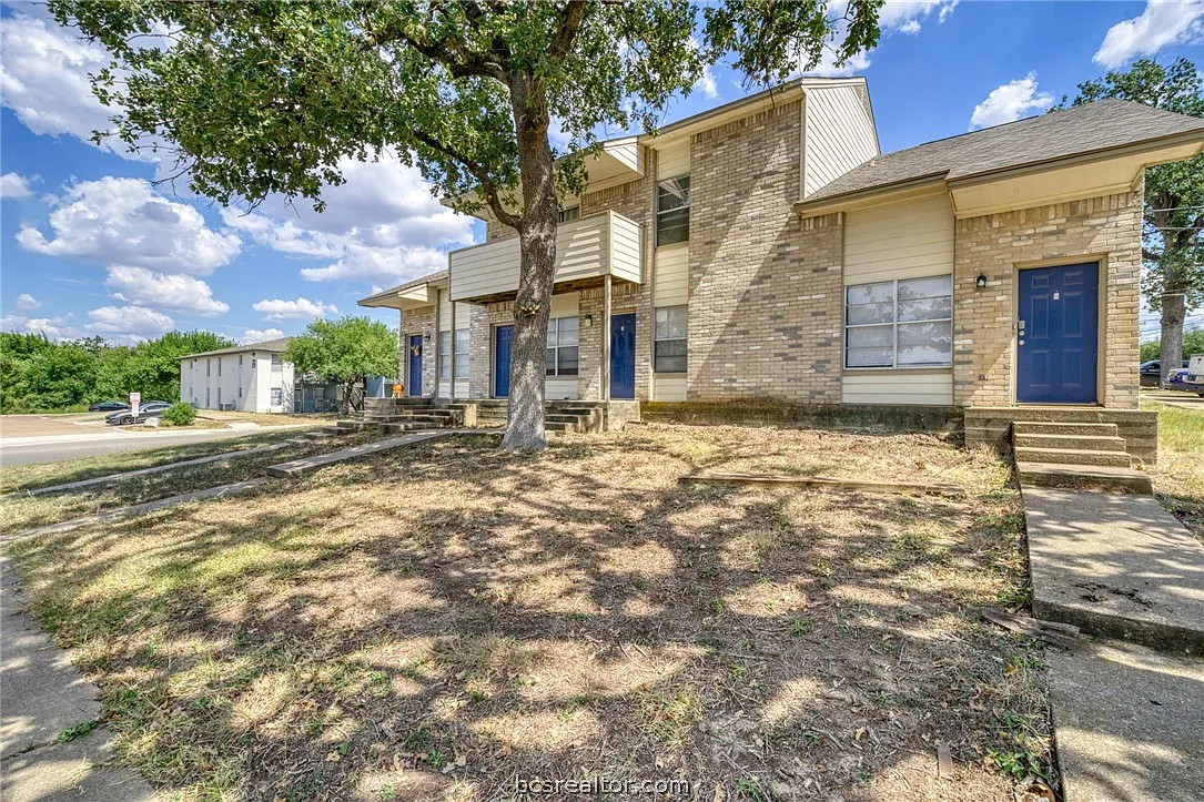 2 bed, 885 sqft, $1,075 — Photo 1