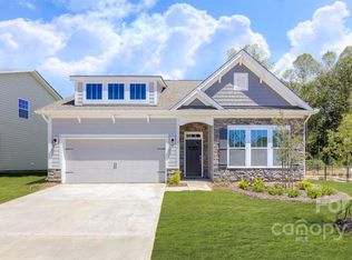 55 Fox Cove Rd, Hendersonville, NC 28792