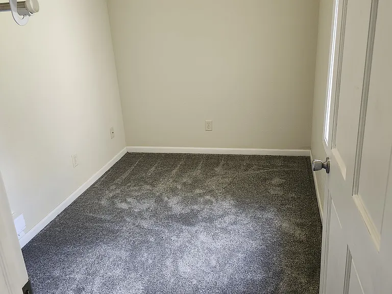 110 Niagara St — Photo 8