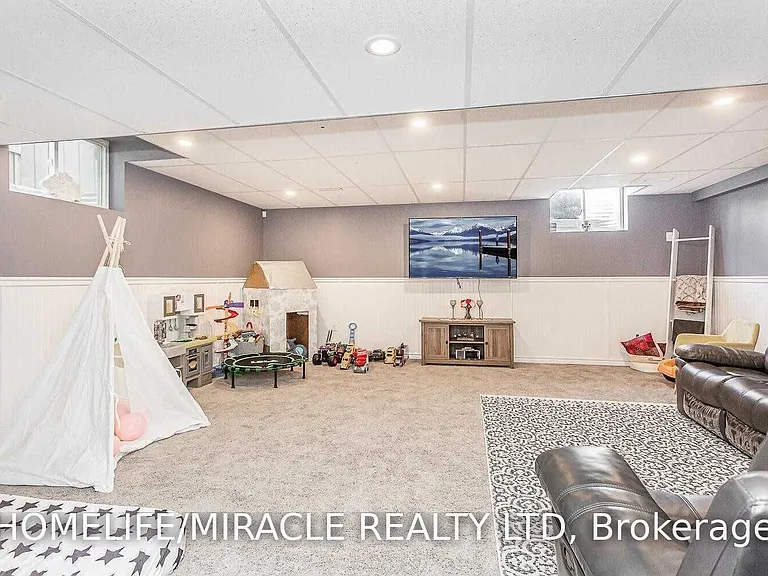 944 Dunblane Ct — Photo 30