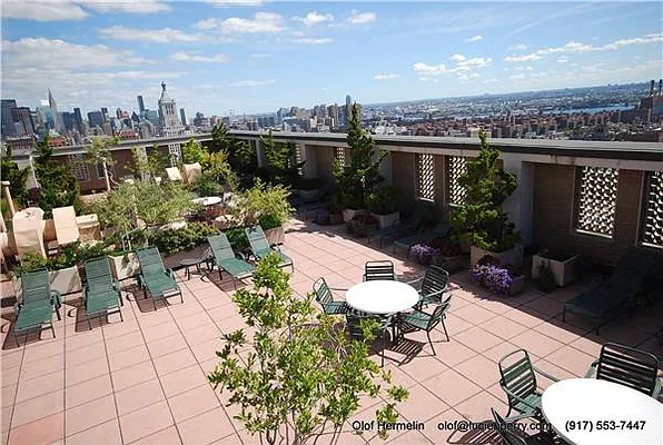 Rented by Lucien Perry | media 32