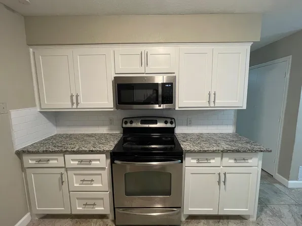1004 Locust St, Fort Worth, TX 76102
