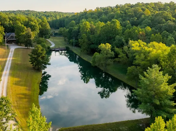 342 Napier Rd, Hohenwald, TN 38462