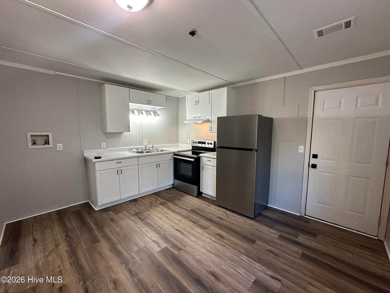 2 bed, 1.0 bath, $1,125 — Photo 4