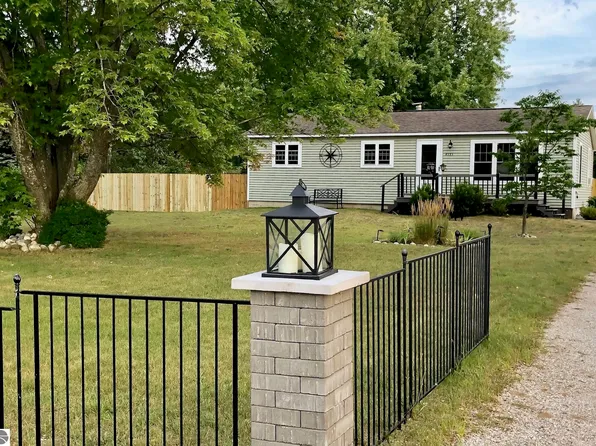 4535 Norton Rd, Grawn, MI 49637