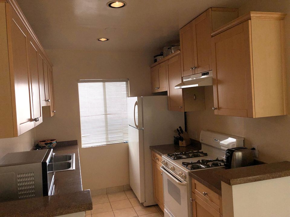 1st image of 962 Granville Ave APT 6