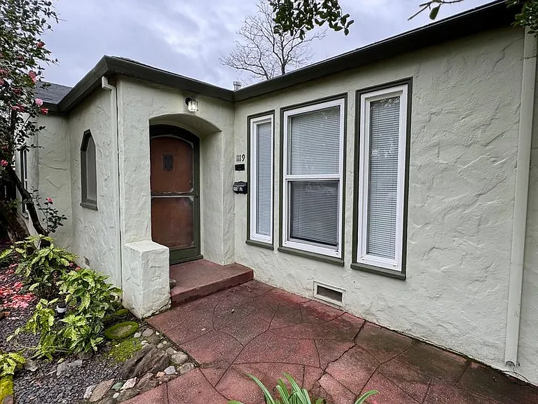 1119 Citrus Ave — Photo 2