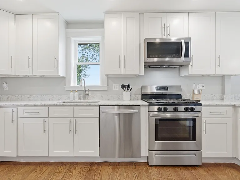 18 Sylvester Rd #2 — Photo 2