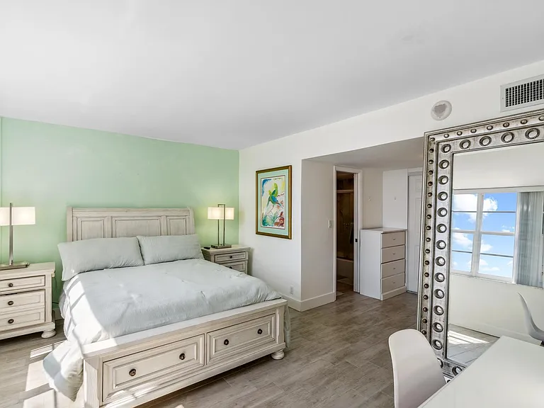 750 N Ocean Blvd #1507 — Photo 25