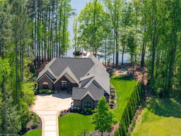 1579 Sunset Pointe Dr, Salisbury, NC 28146